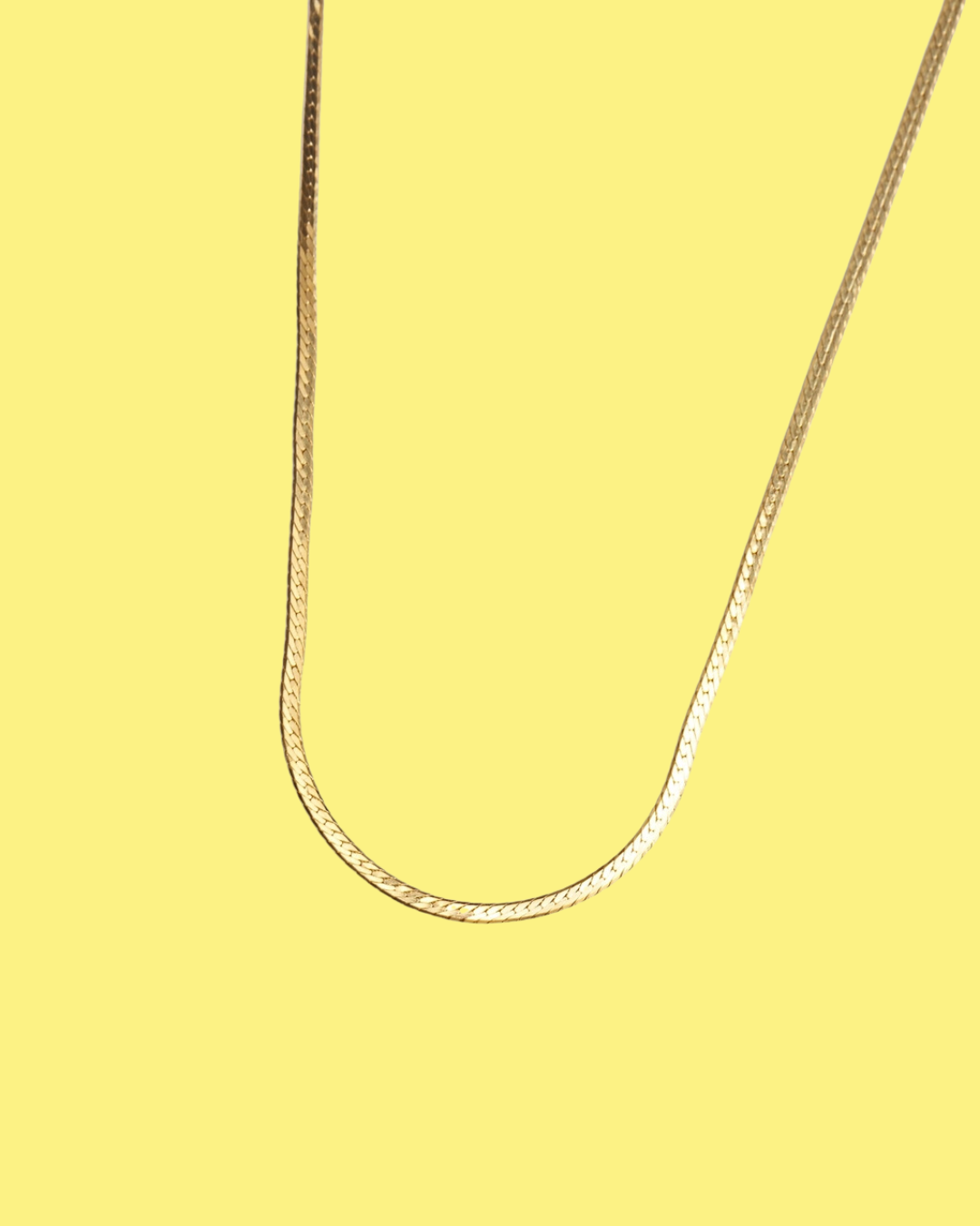 Thin Herringbone Chain in Gold