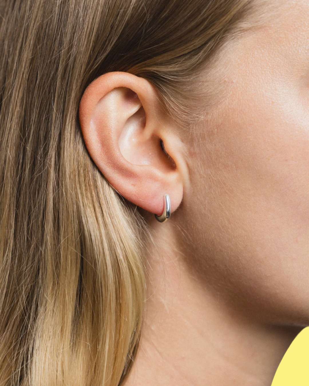 Molly Hinged Huggie Hoop Earring