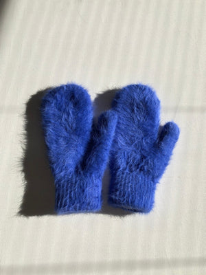 
            
                Load image into Gallery viewer, Fluffy Angora Mittens
            
        