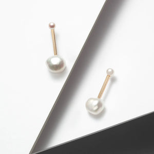 
            
                Load image into Gallery viewer, Alma Freshwater Pearls Gold Drop Earring
            
        